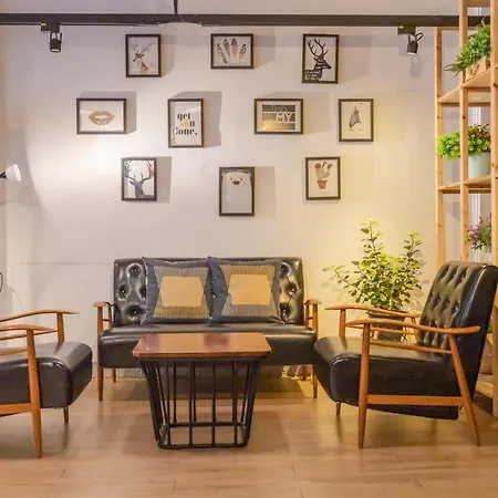 Folk Poshtel Silom Bed & Breakfast