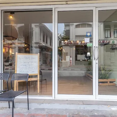 Folk Poshtel Silom