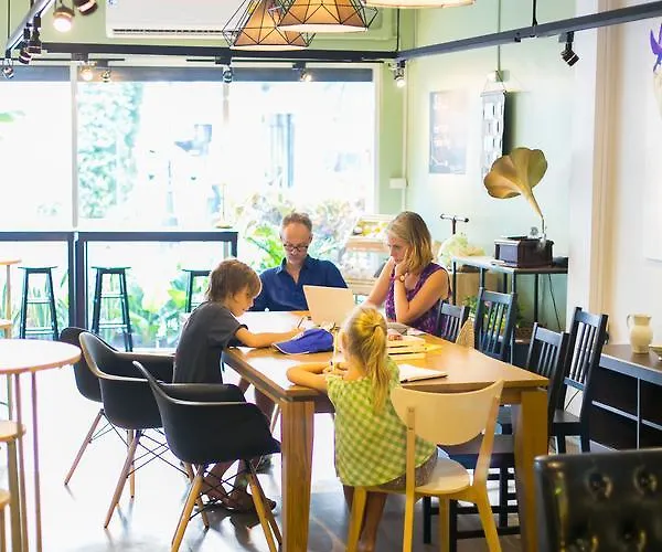 Folk Poshtel Silom