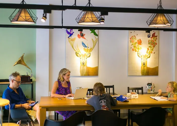 Folk Poshtel Silom Bed & Breakfast