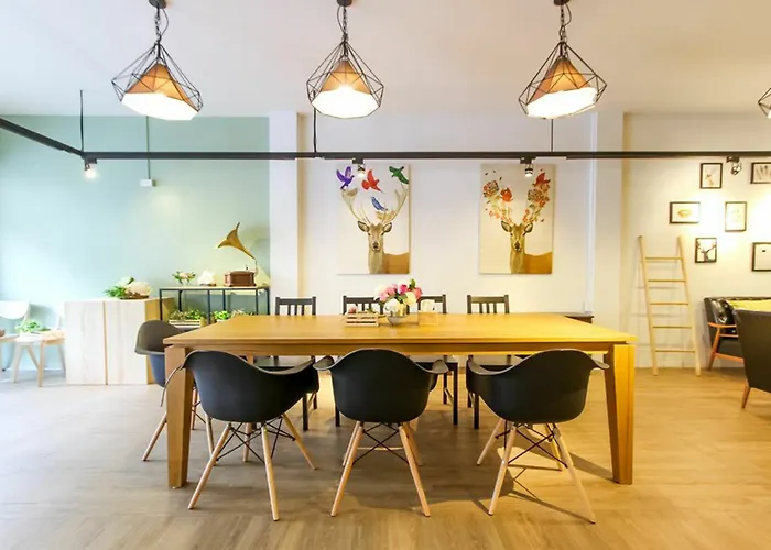 Folk Poshtel Silom Bed & Breakfast