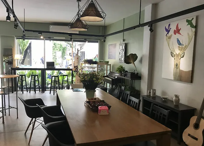Folk Poshtel Silom Bed & Breakfast