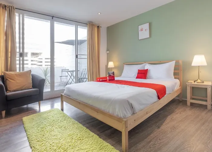 Folk Poshtel Silom Bed & Breakfast
