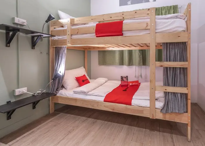 Folk Poshtel Silom Bed & Breakfast