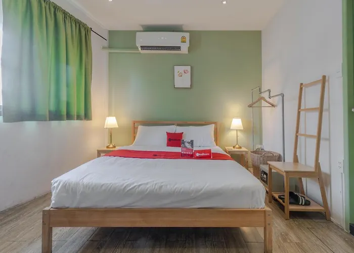 Folk Poshtel Silom 2*