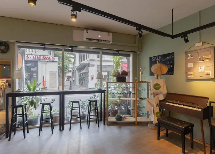 Folk Poshtel Silom